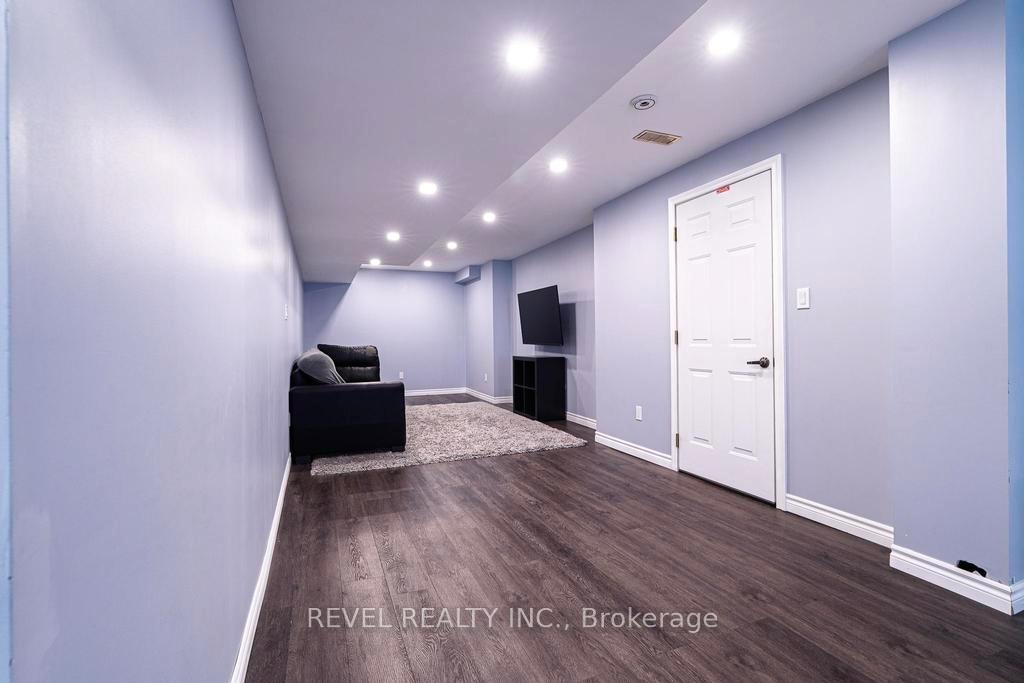 Photo 33 of 1 Coastline Drive, Brampton, Bram West — HOMEH