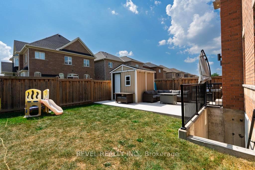 Photo 35 of 1 Coastline Drive, Brampton, Bram West — HOMEH