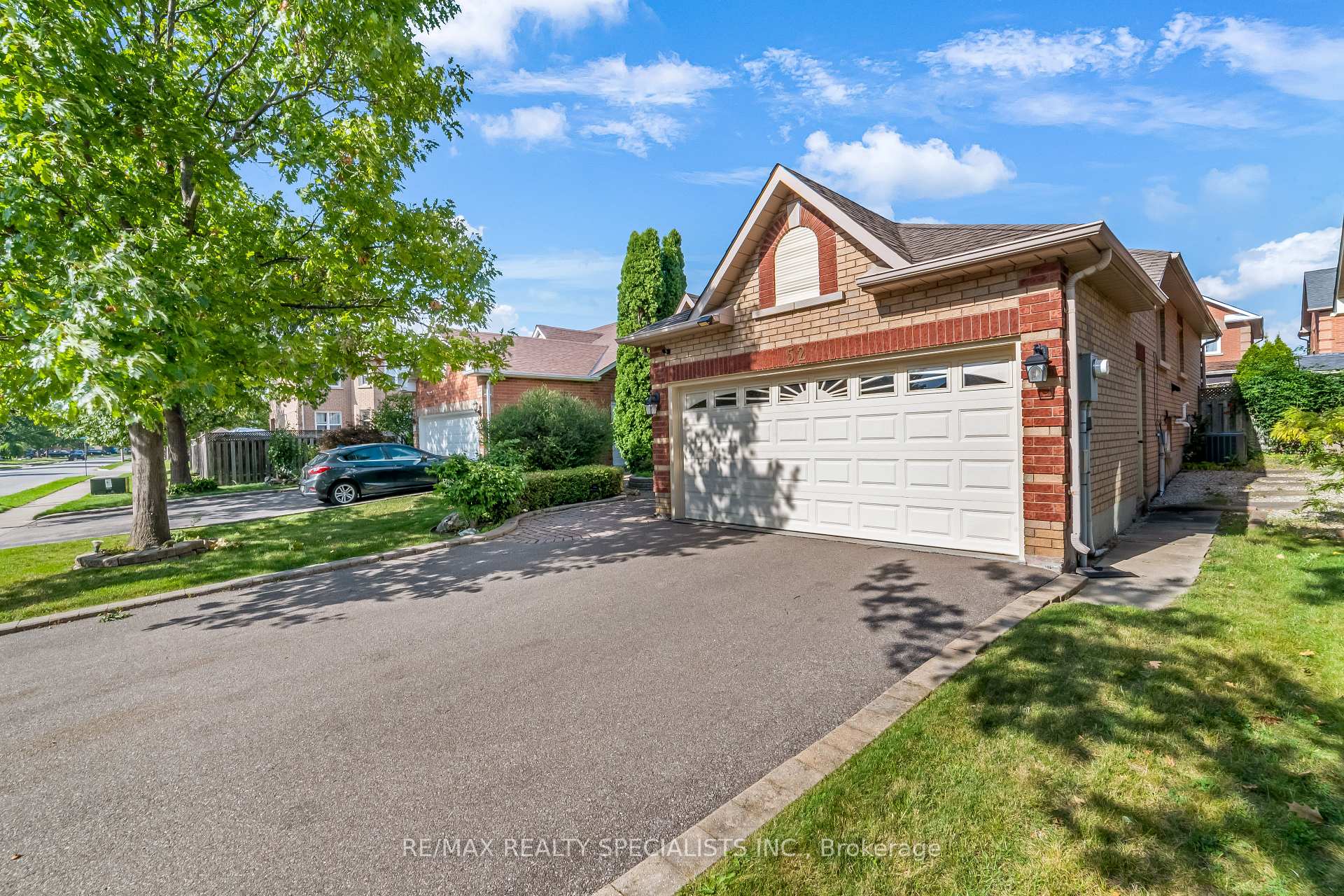 Photo 5 of 52 Buffridge Trail, Brampton, Snelgrove — HOMEH