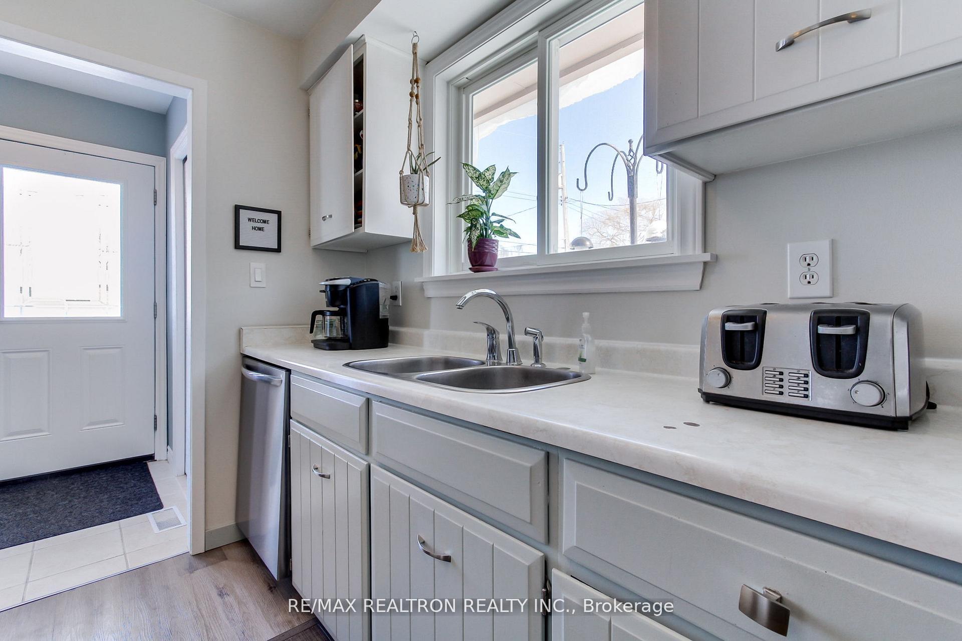 Photo 9 of 585 North Street, Brock, Beaverton — HOMEH