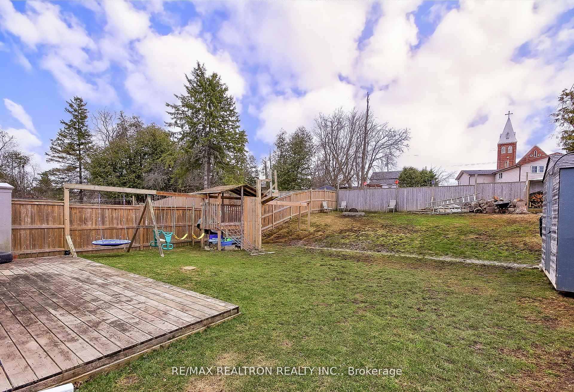 Photo 37 of 585 North Street, Brock, Beaverton — HOMEH
