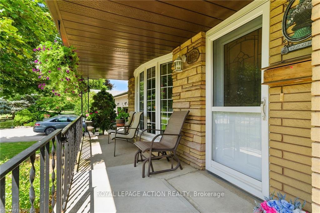 Photo 12 of 18 Algonquin Avenue, Hamilton, Greensville — HOMEH