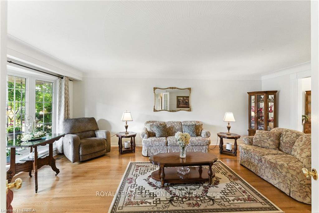 Photo 6 of 18 Algonquin Avenue, Hamilton, Greensville — HOMEH