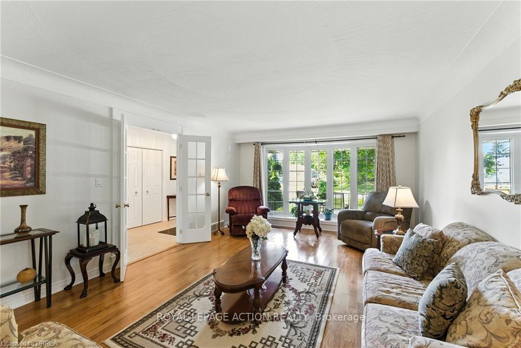 Photo 7 of 18 Algonquin Avenue, Hamilton, Greensville — HOMEH