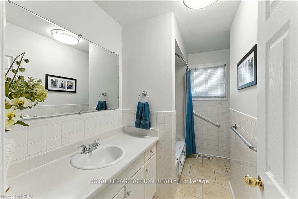 Photo 21 of 18 Algonquin Avenue, Hamilton, Greensville — HOMEH