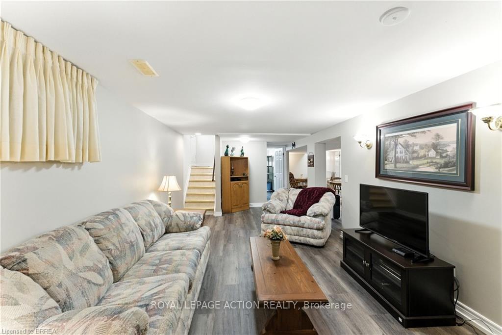 Photo 13 of 18 Algonquin Avenue, Hamilton, Greensville — HOMEH