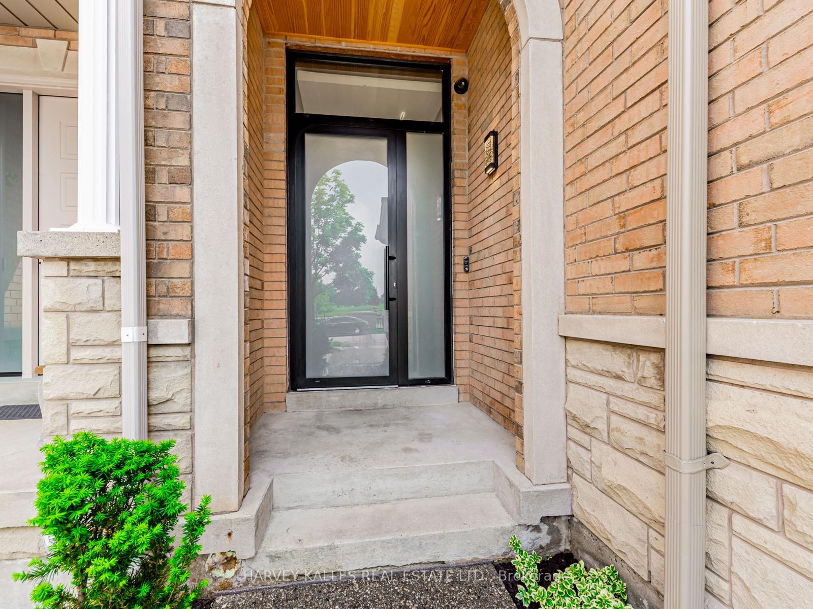 Photo 14 of 128 Kingsbridge Circle, Vaughan, Beverley Glen — HOMEH