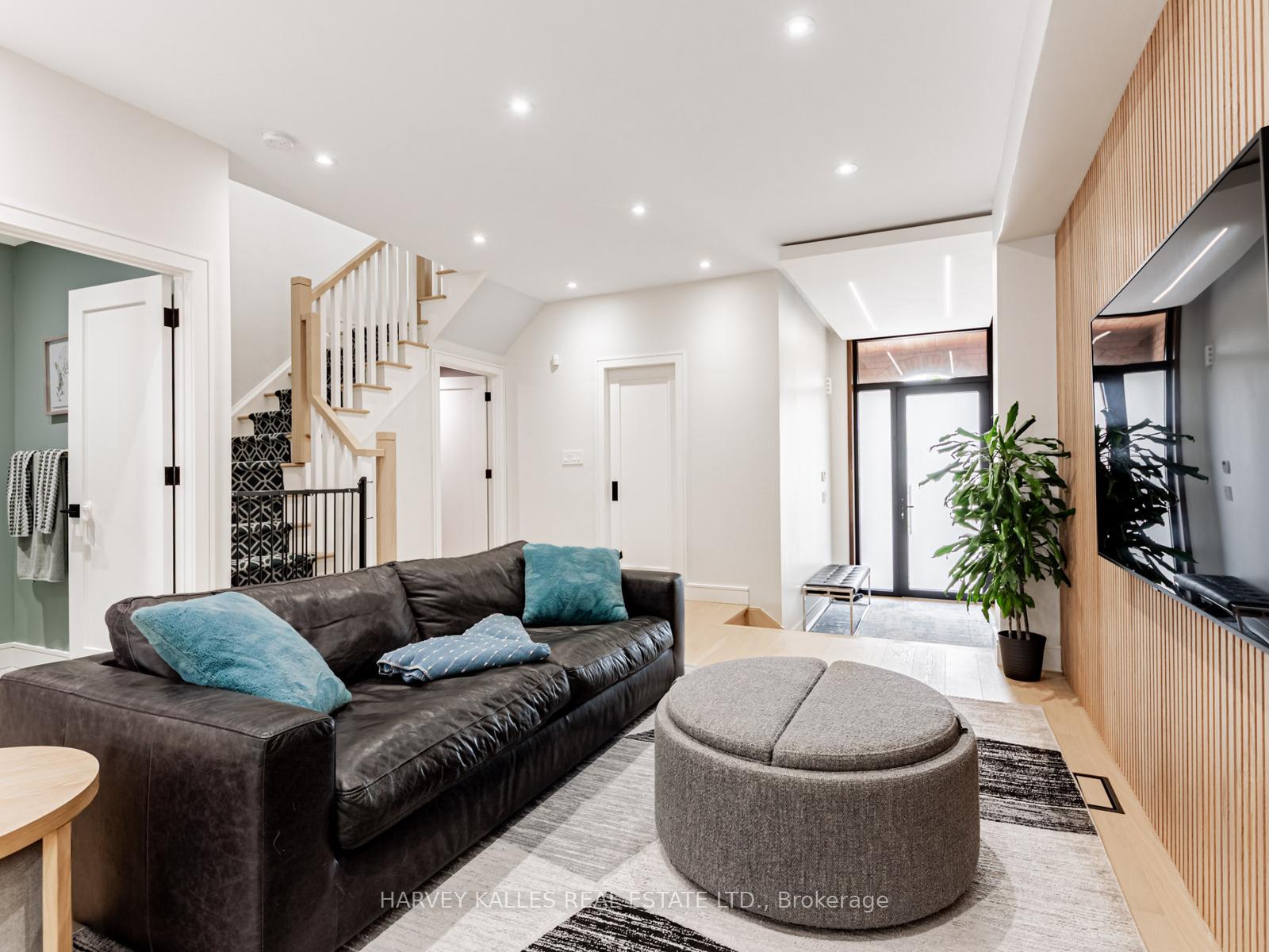 Photo 8 of 128 Kingsbridge Circle, Vaughan, Beverley Glen — HOMEH