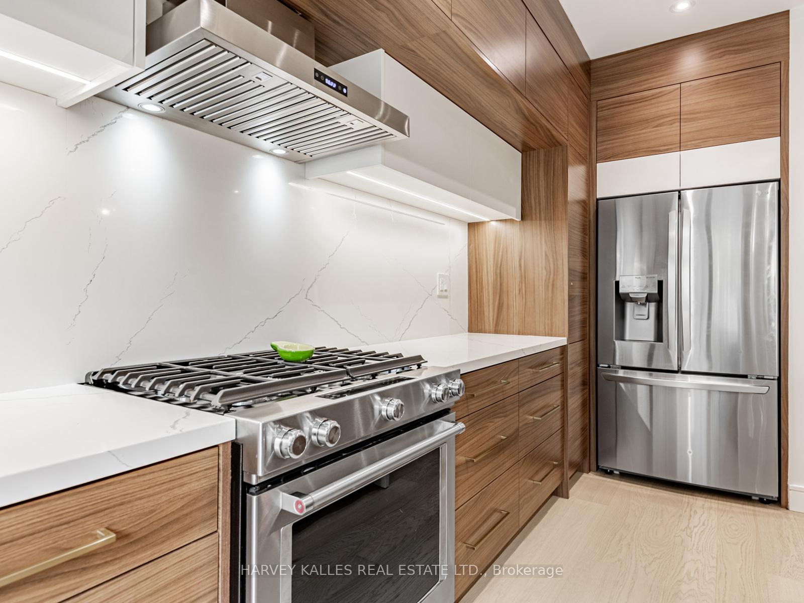 Photo 10 of 128 Kingsbridge Circle, Vaughan, Beverley Glen — HOMEH