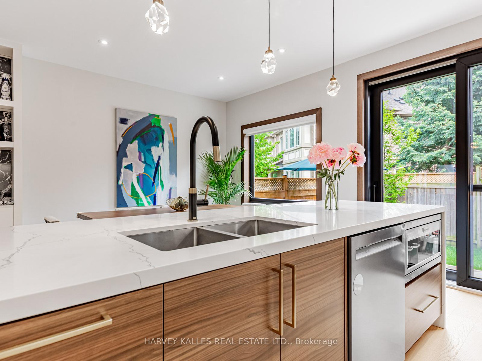 Photo 15 of 128 Kingsbridge Circle, Vaughan, Beverley Glen — HOMEH