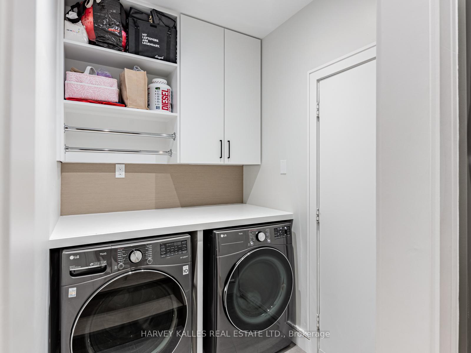 Photo 3 of 128 Kingsbridge Circle, Vaughan, Beverley Glen — HOMEH