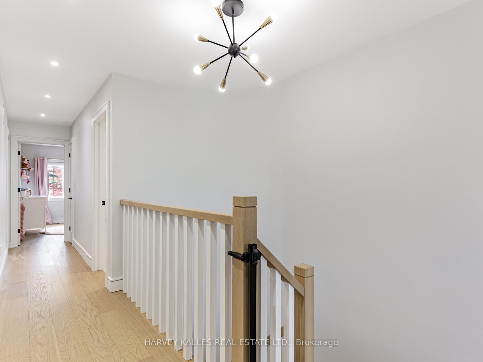 Photo 5 of 128 Kingsbridge Circle, Vaughan, Beverley Glen — HOMEH