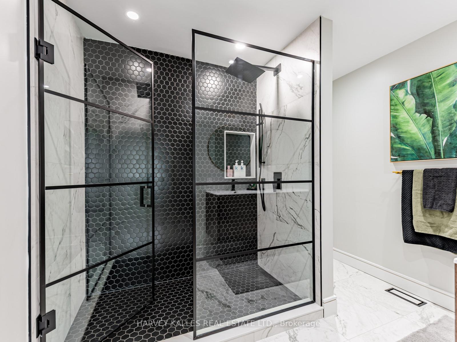 Photo 13 of 128 Kingsbridge Circle, Vaughan, Beverley Glen — HOMEH