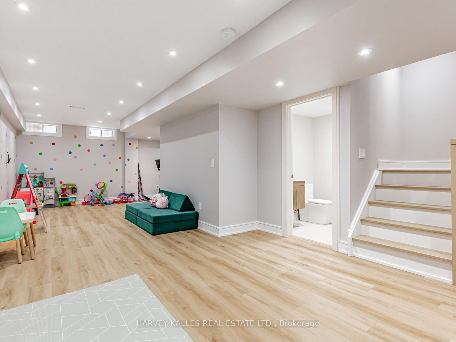 Photo 20 of 128 Kingsbridge Circle, Vaughan, Beverley Glen — HOMEH