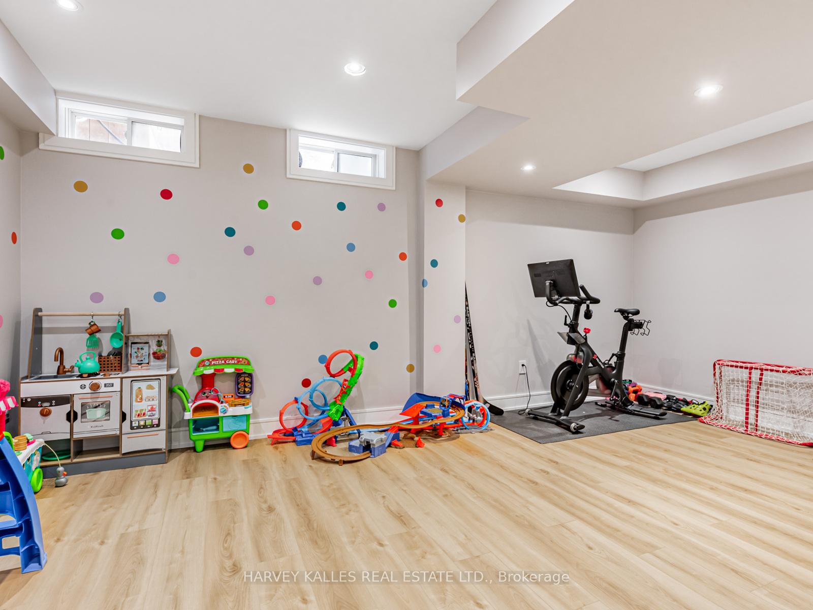 Photo 21 of 128 Kingsbridge Circle, Vaughan, Beverley Glen — HOMEH