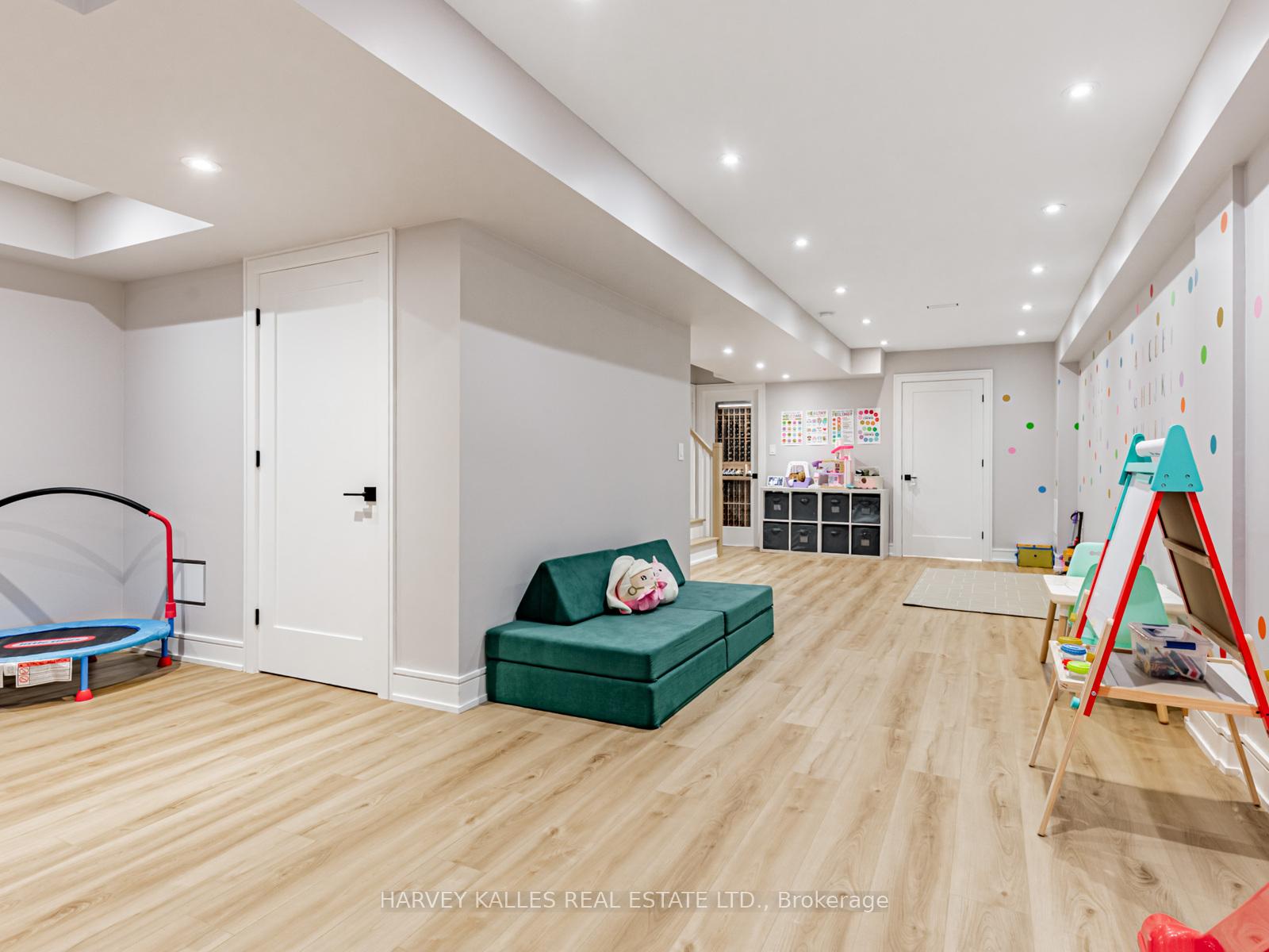 Photo 24 of 128 Kingsbridge Circle, Vaughan, Beverley Glen — HOMEH