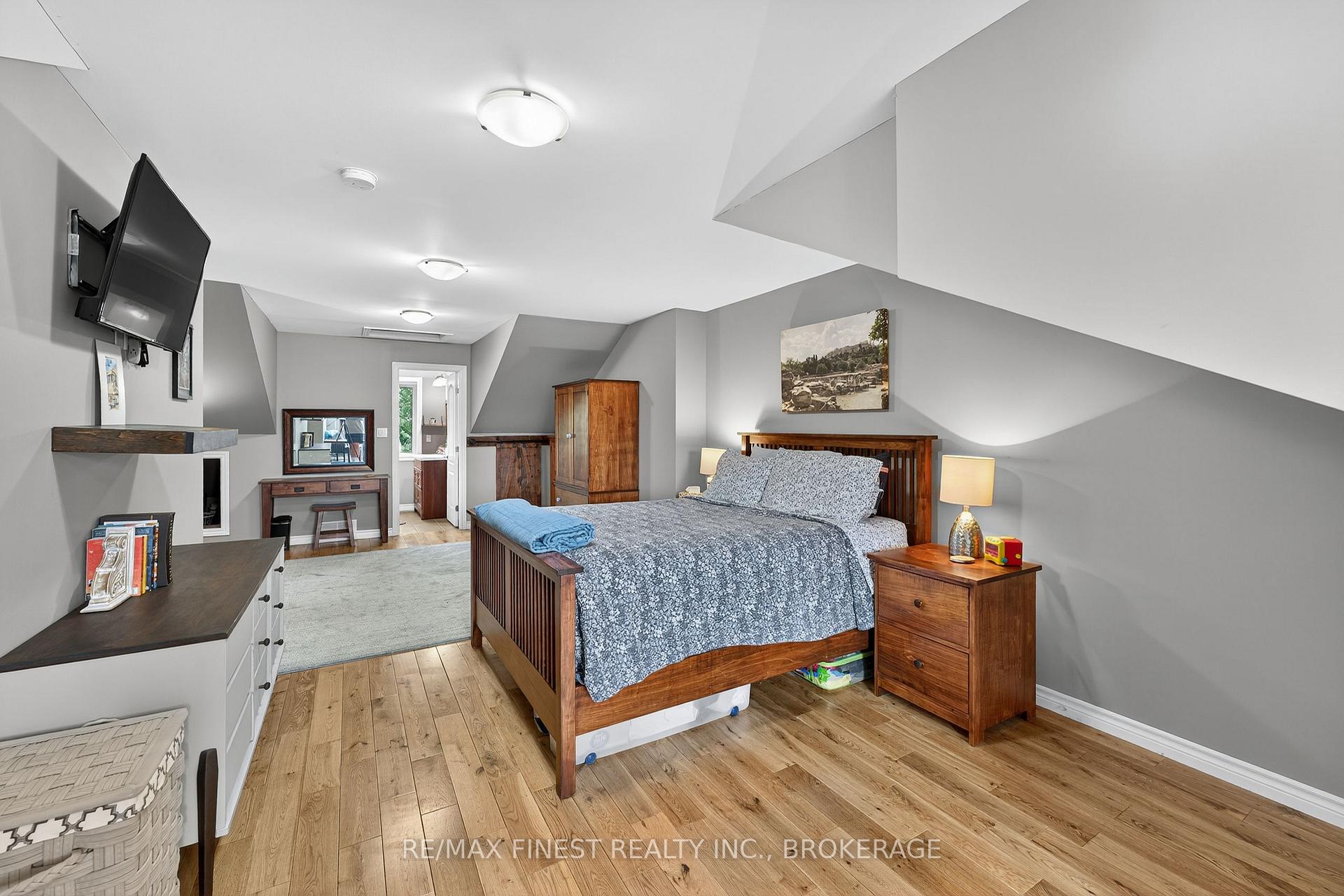 Photo 7 of 39 Charles Street, Kingston, East of Sir John A. Blvd — HOMEH
