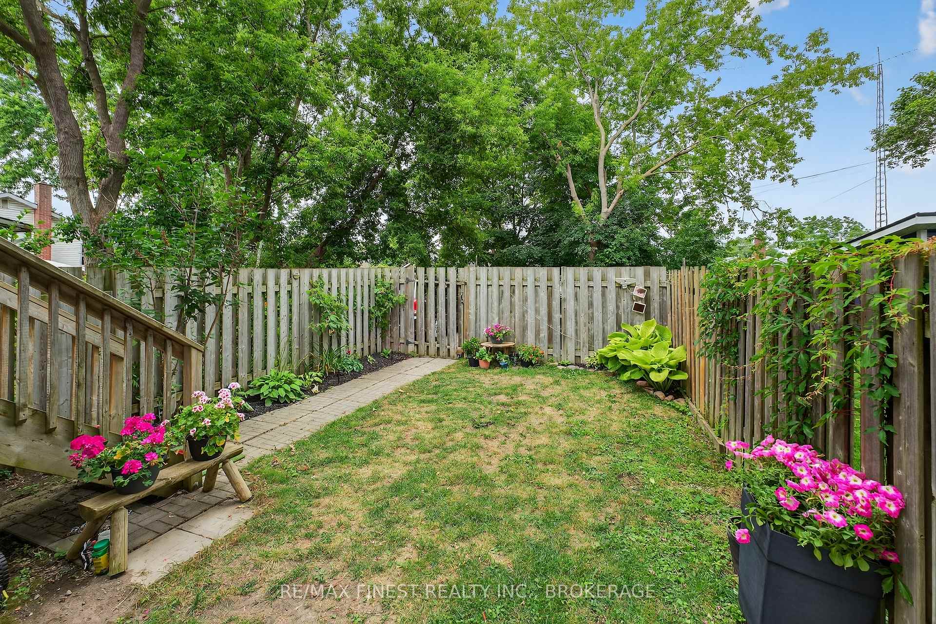Photo 32 of 39 Charles Street, Kingston, East of Sir John A. Blvd — HOMEH