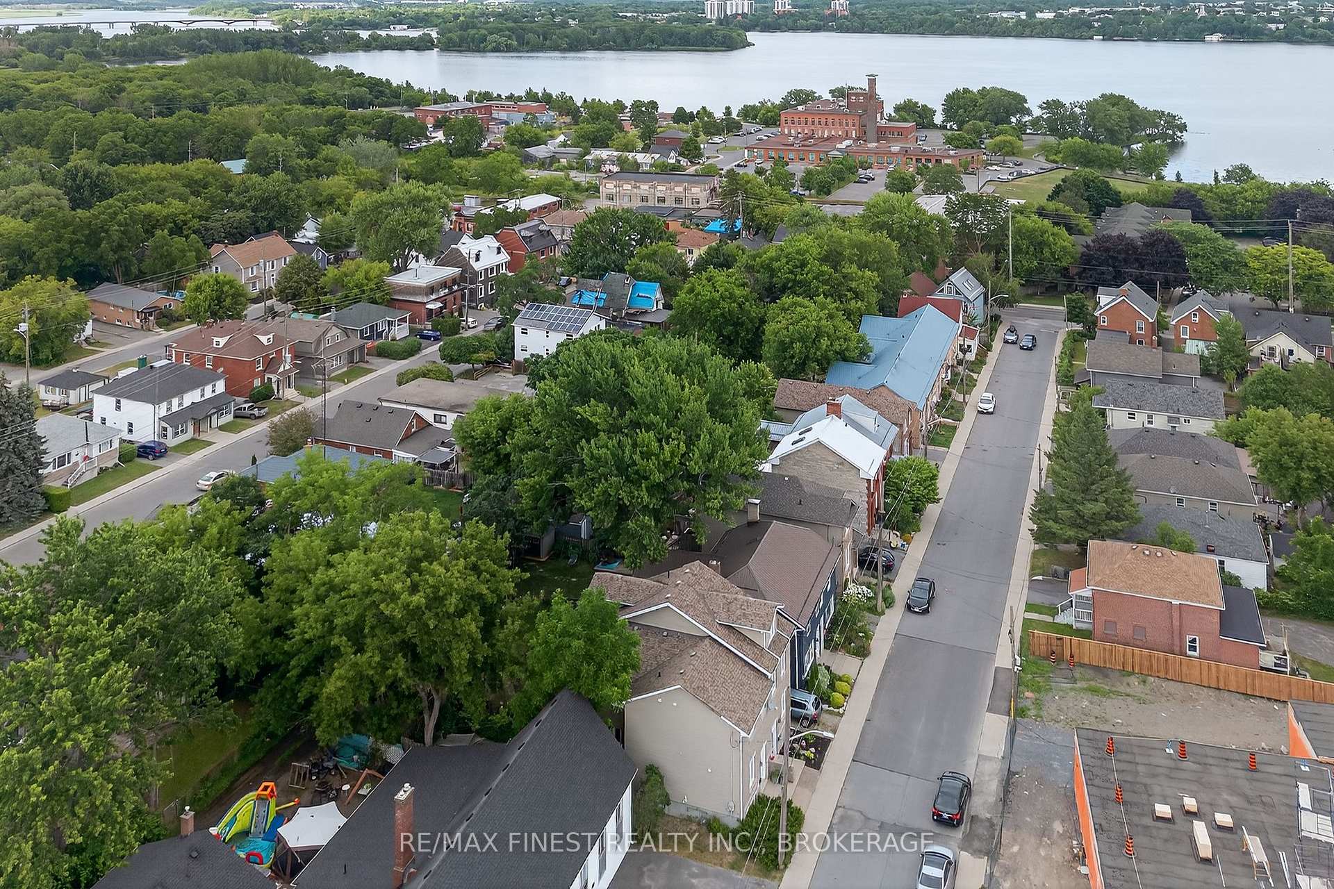 Photo 28 of 39 Charles Street, Kingston, East of Sir John A. Blvd — HOMEH