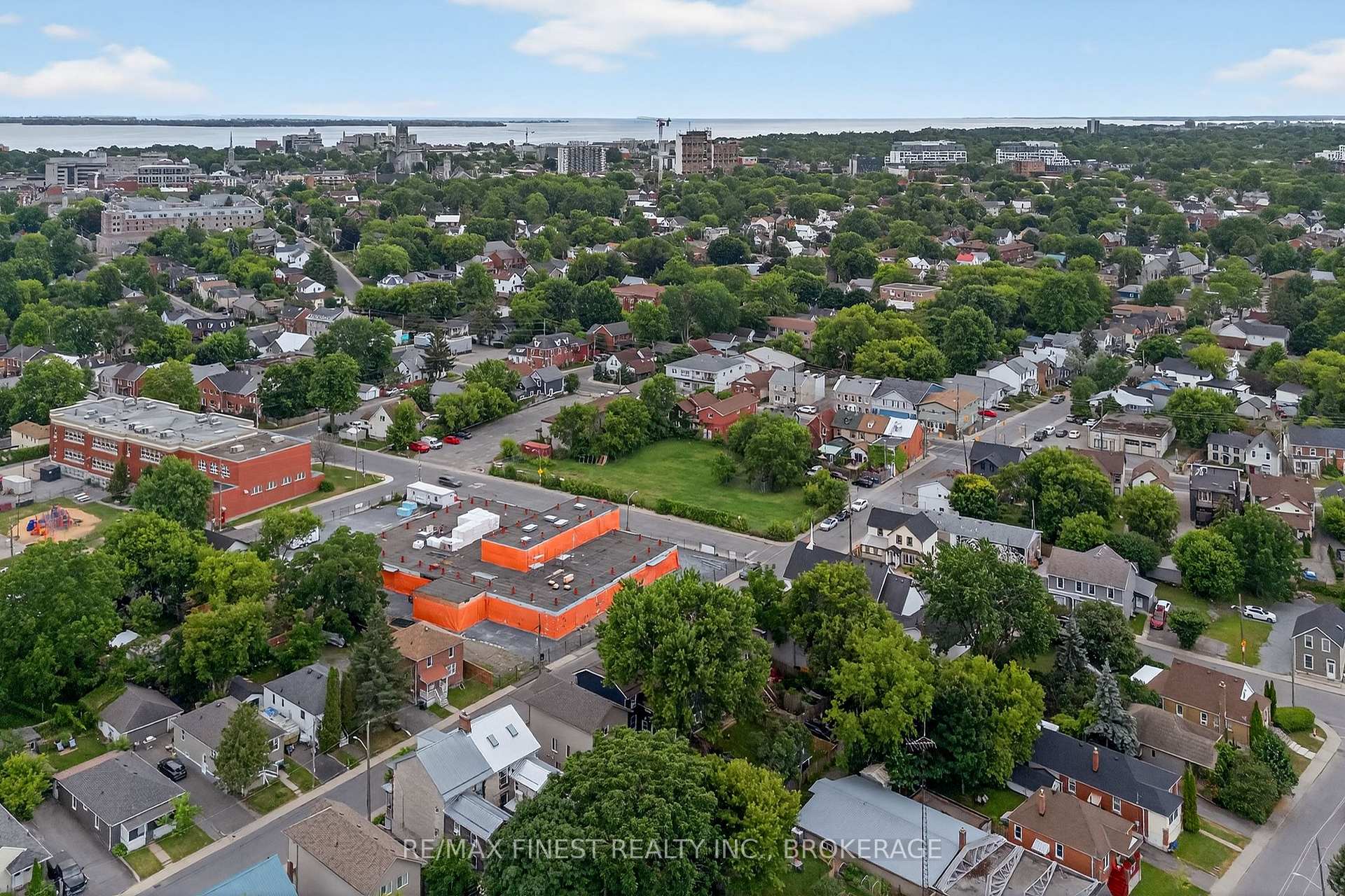 Photo 34 of 39 Charles Street, Kingston, East of Sir John A. Blvd — HOMEH