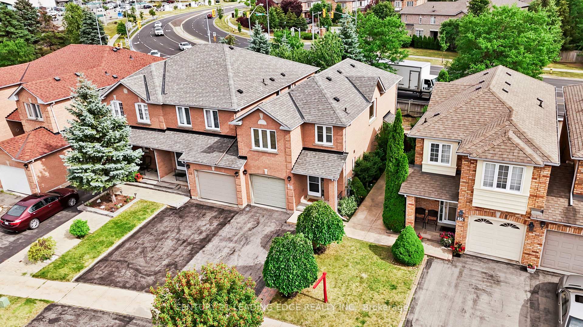 Front of 31 Tumbleweed Court