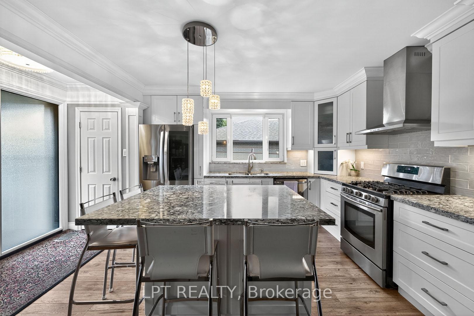 Photo 22 of 804 Beech Street W, Whitby, Downtown Whitby — HOMEH