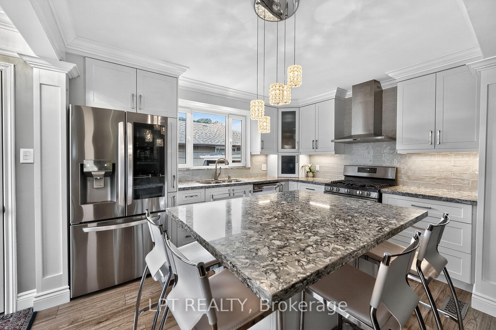 Photo 4 of 804 Beech Street W, Whitby, Downtown Whitby — HOMEH