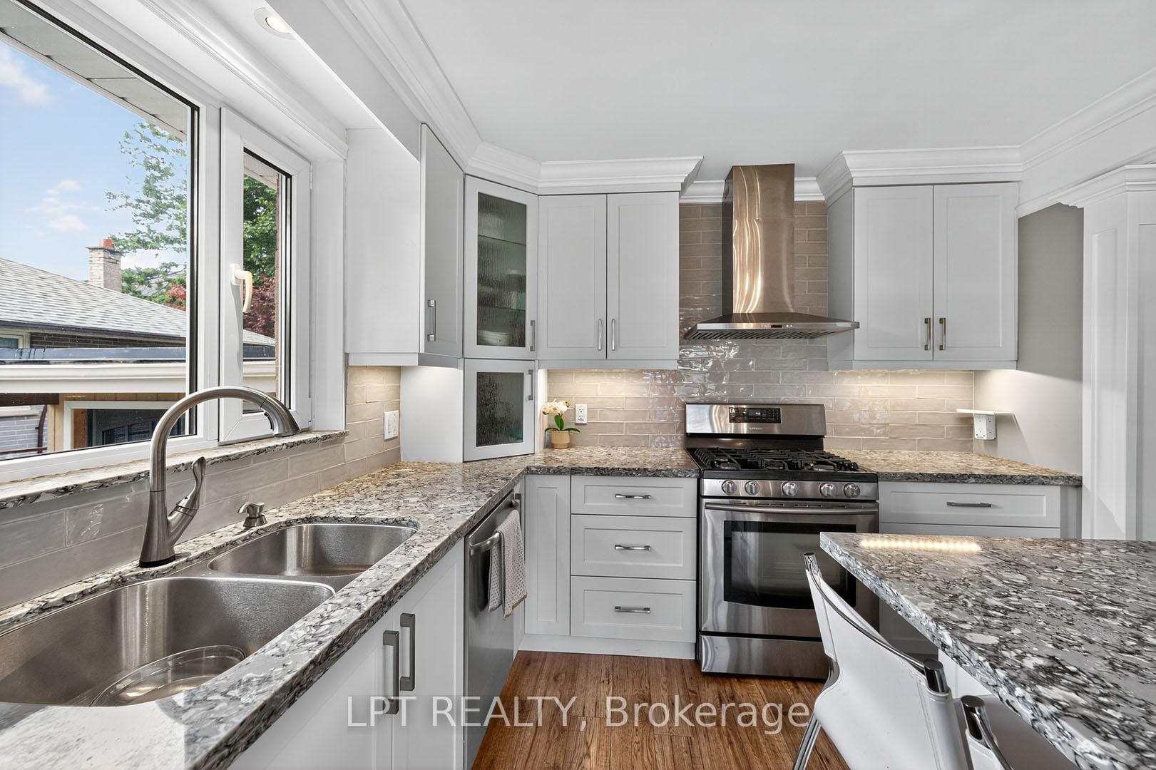 Photo 15 of 804 Beech Street W, Whitby, Downtown Whitby — HOMEH