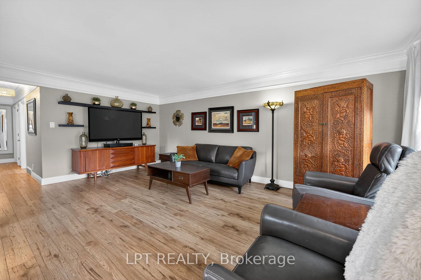 Photo 5 of 804 Beech Street W, Whitby, Downtown Whitby — HOMEH