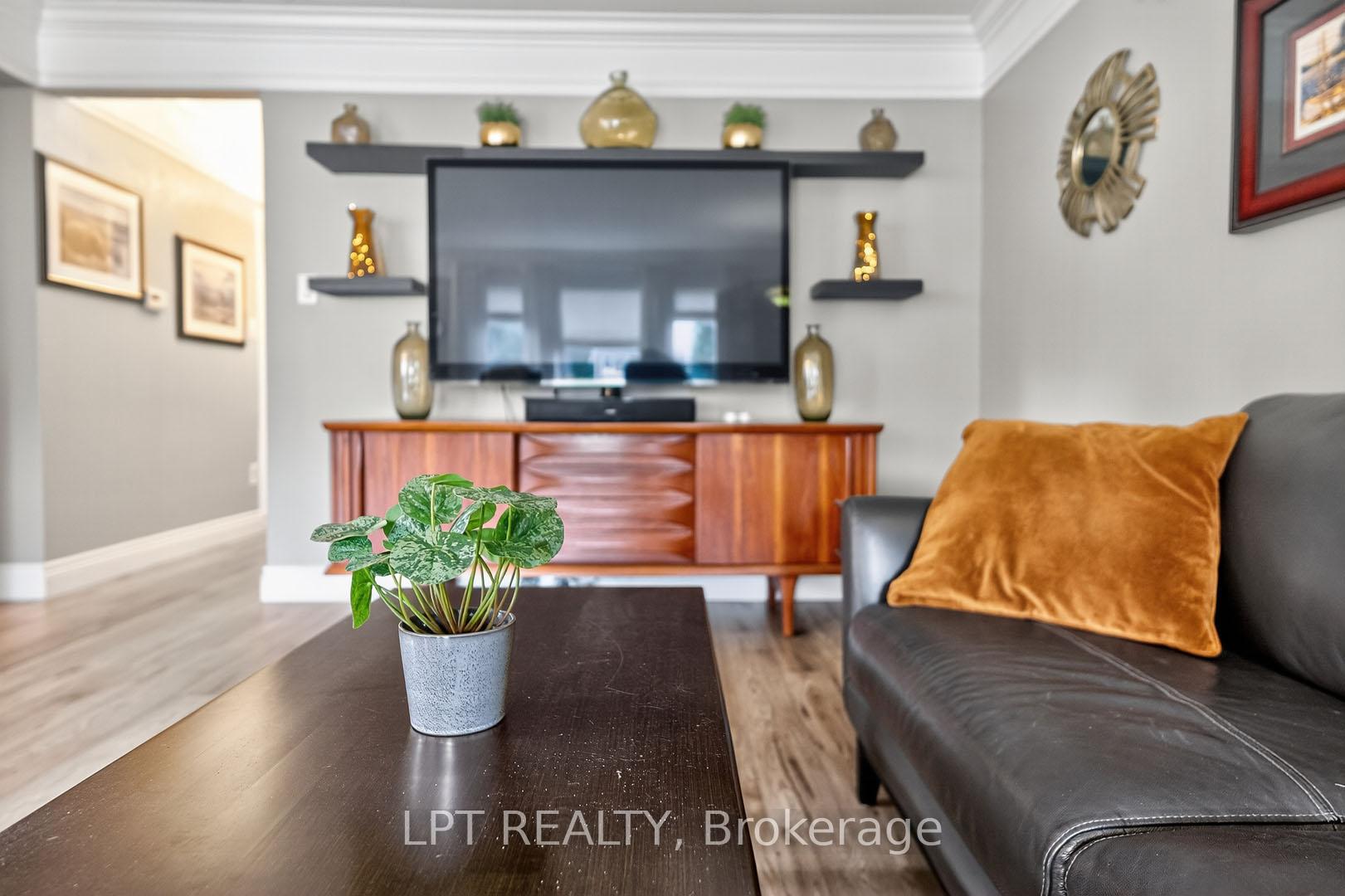 Photo 17 of 804 Beech Street W, Whitby, Downtown Whitby — HOMEH