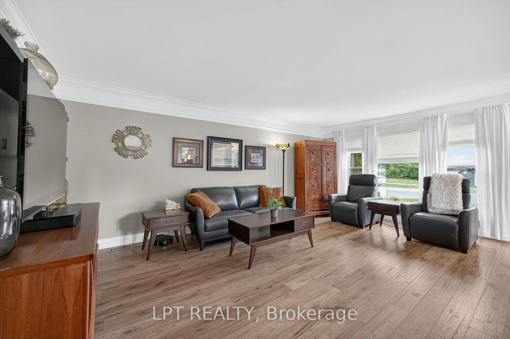 Photo 25 of 804 Beech Street W, Whitby, Downtown Whitby — HOMEH
