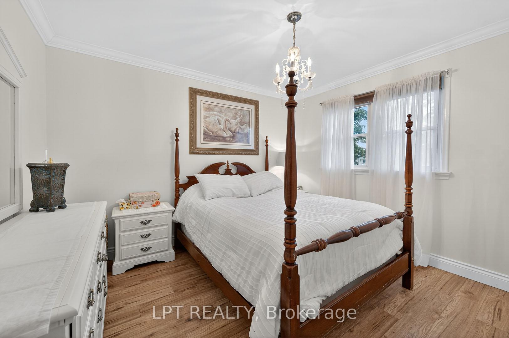 Photo 18 of 804 Beech Street W, Whitby, Downtown Whitby — HOMEH
