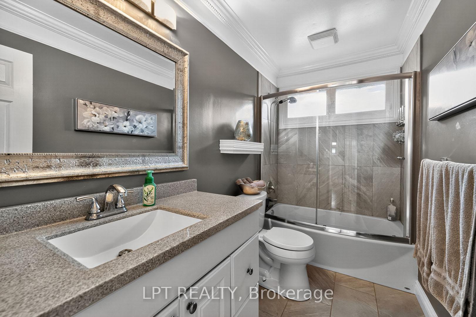 Photo 16 of 804 Beech Street W, Whitby, Downtown Whitby — HOMEH