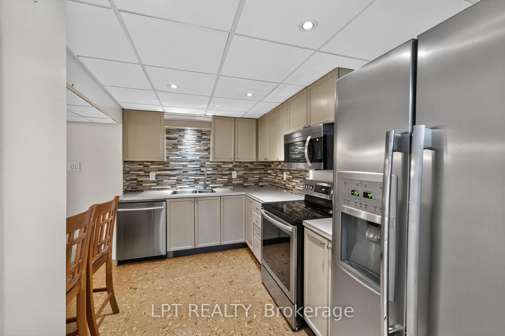 Photo 26 of 804 Beech Street W, Whitby, Downtown Whitby — HOMEH