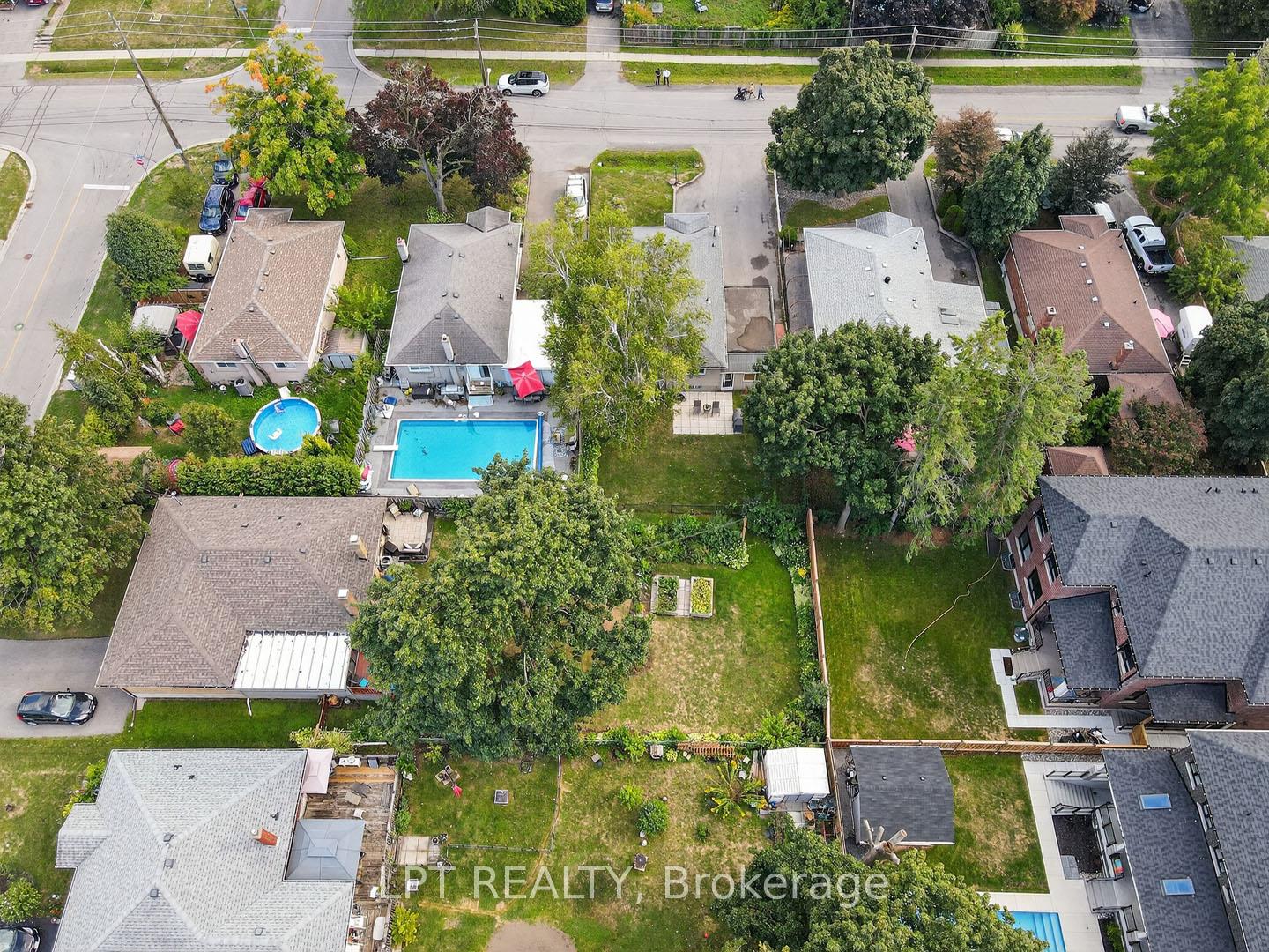 Photo 47 of 804 Beech Street W, Whitby, Downtown Whitby — HOMEH
