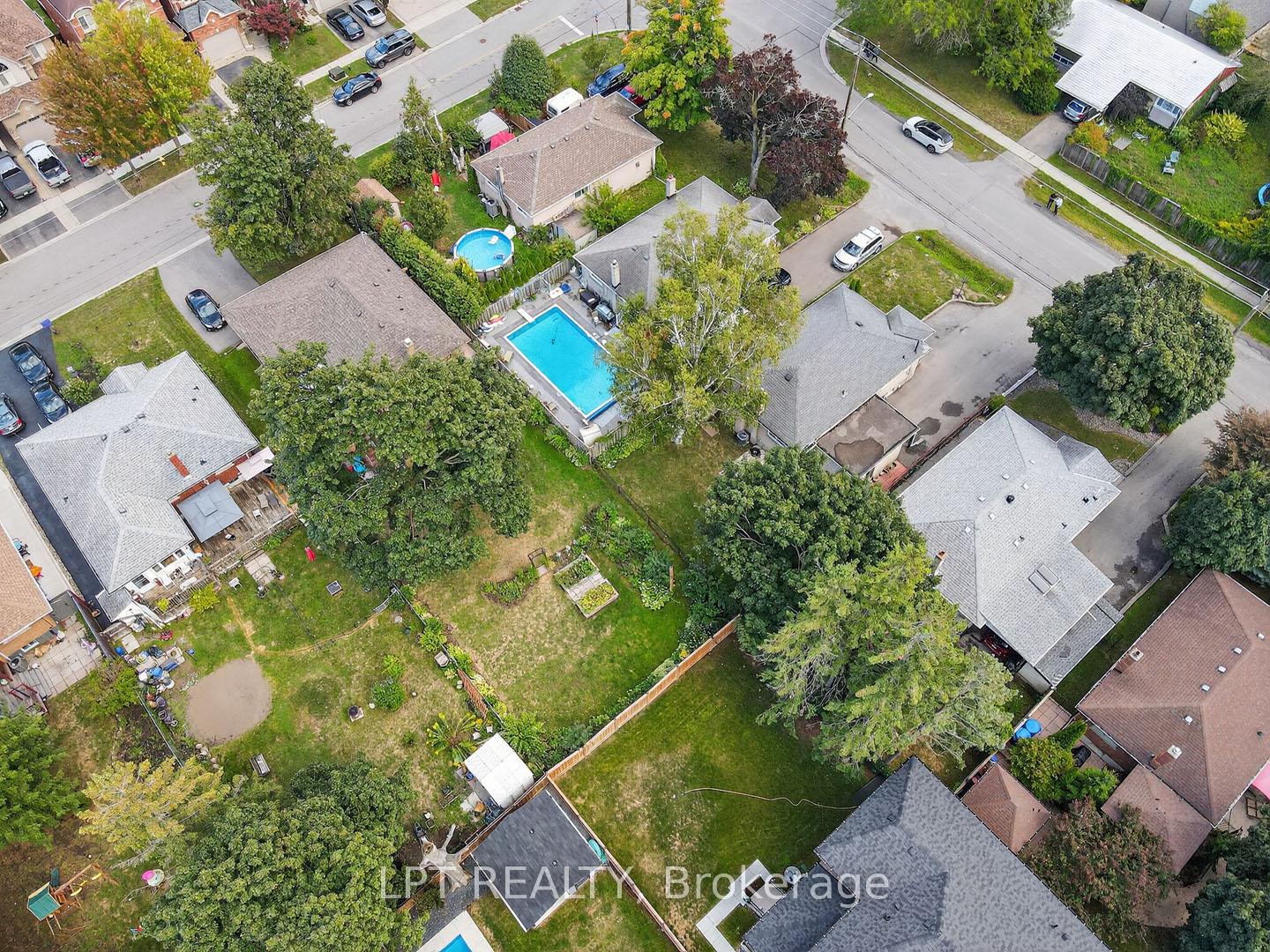 Photo 48 of 804 Beech Street W, Whitby, Downtown Whitby — HOMEH