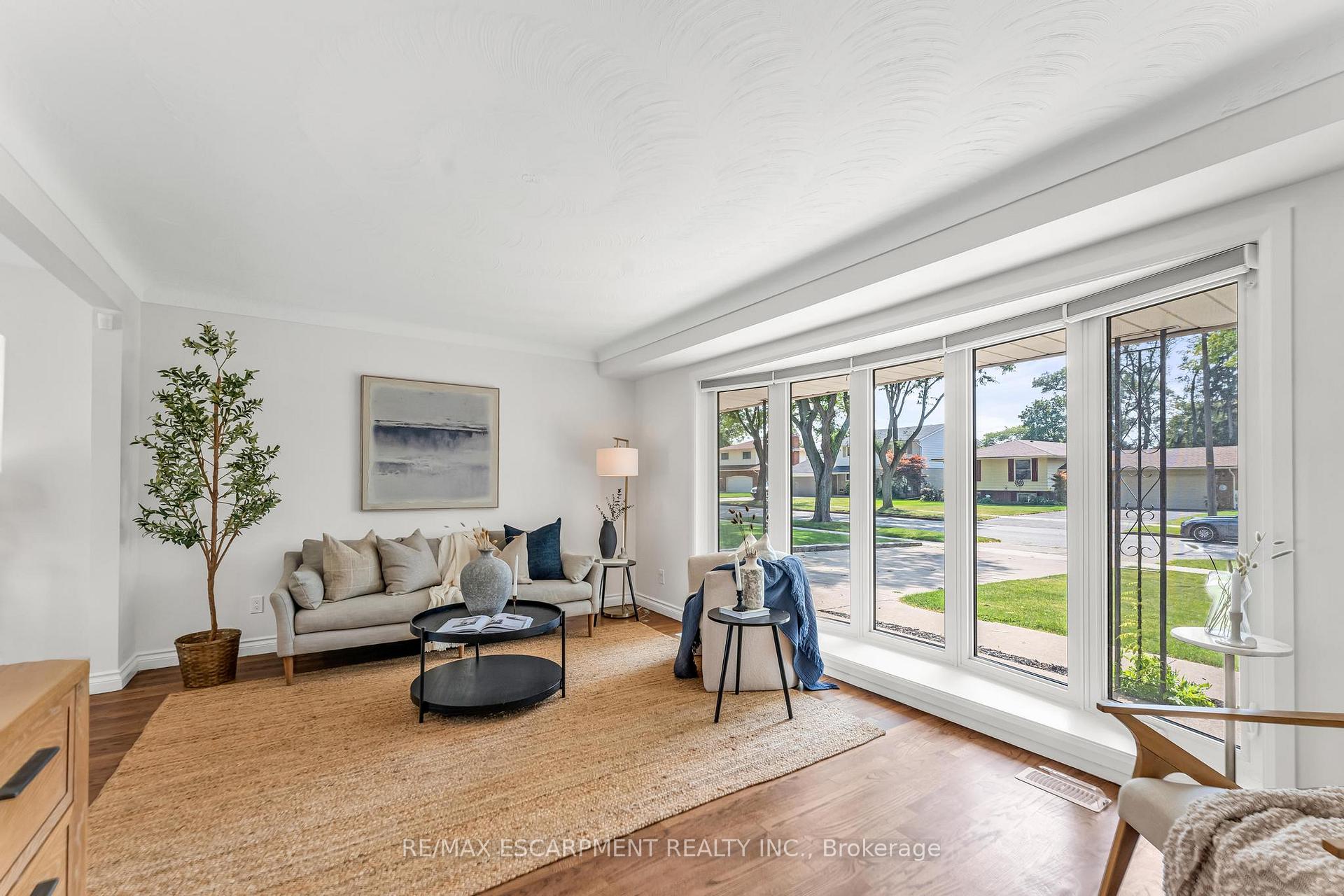 Photo 7 of 7119 Brian Crescent, Niagara Falls, Casey — HOMEH