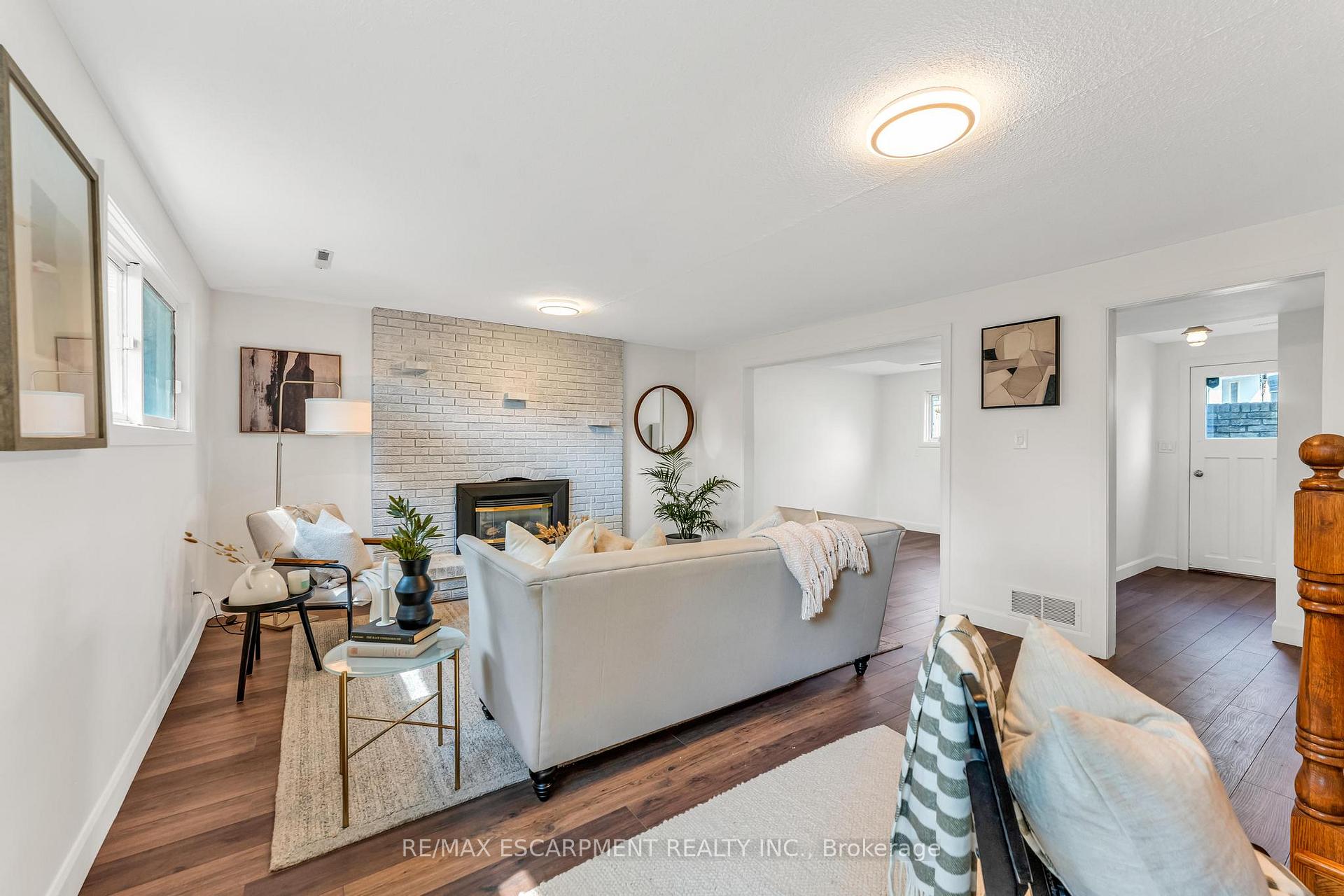 Photo 8 of 7119 Brian Crescent, Niagara Falls, Casey — HOMEH