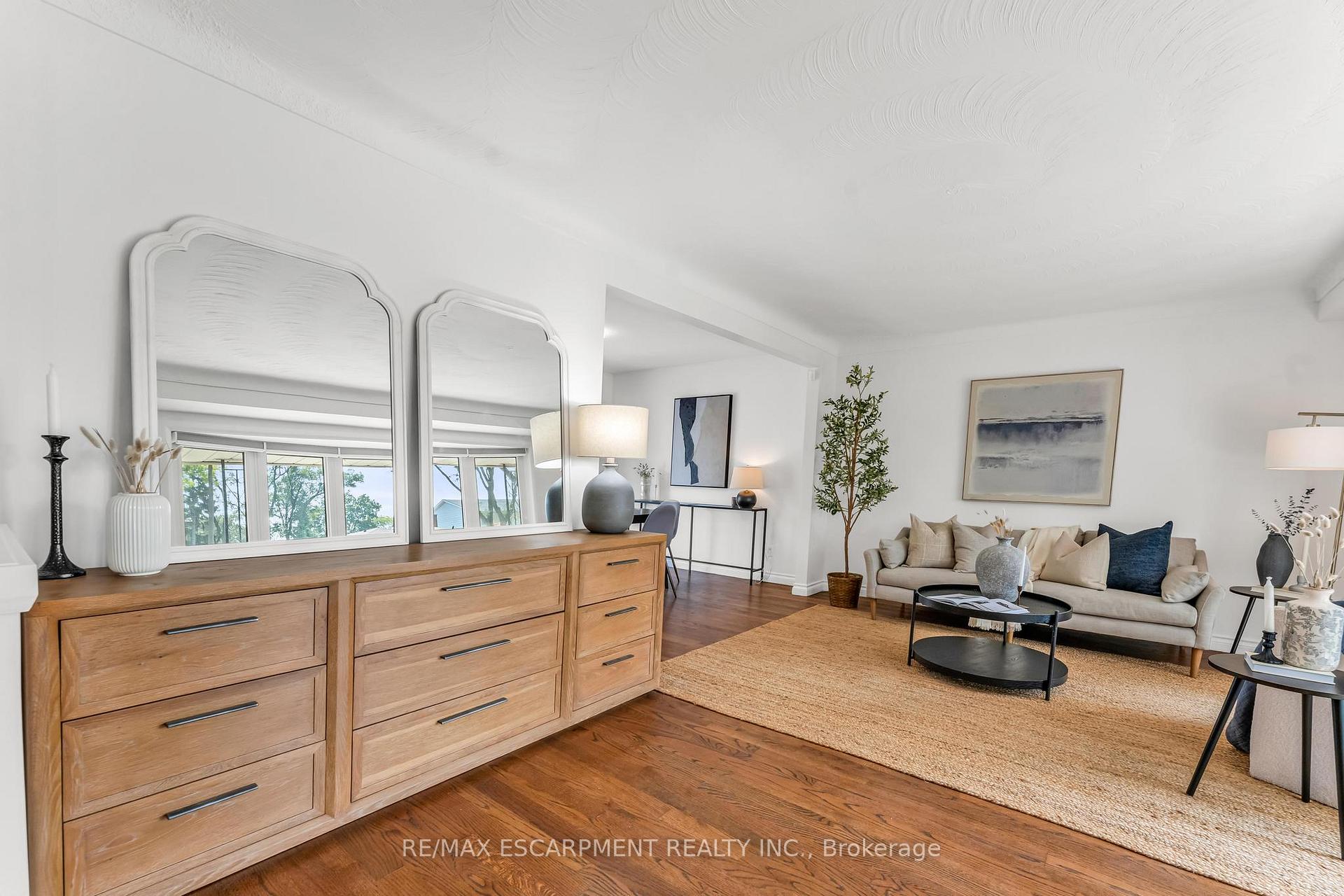 Photo 2 of 7119 Brian Crescent, Niagara Falls, Casey — HOMEH