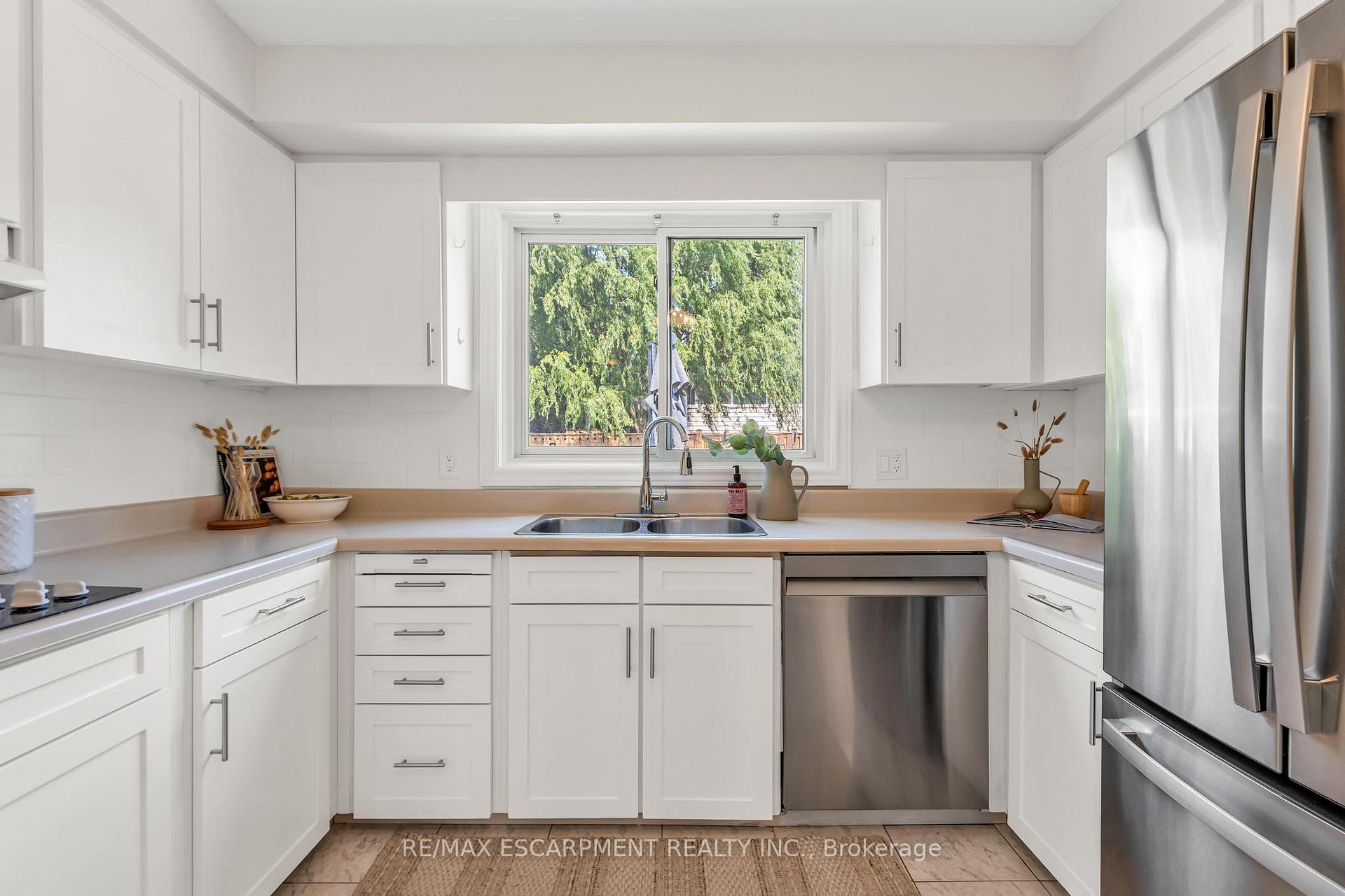 Photo 11 of 7119 Brian Crescent, Niagara Falls, Casey — HOMEH