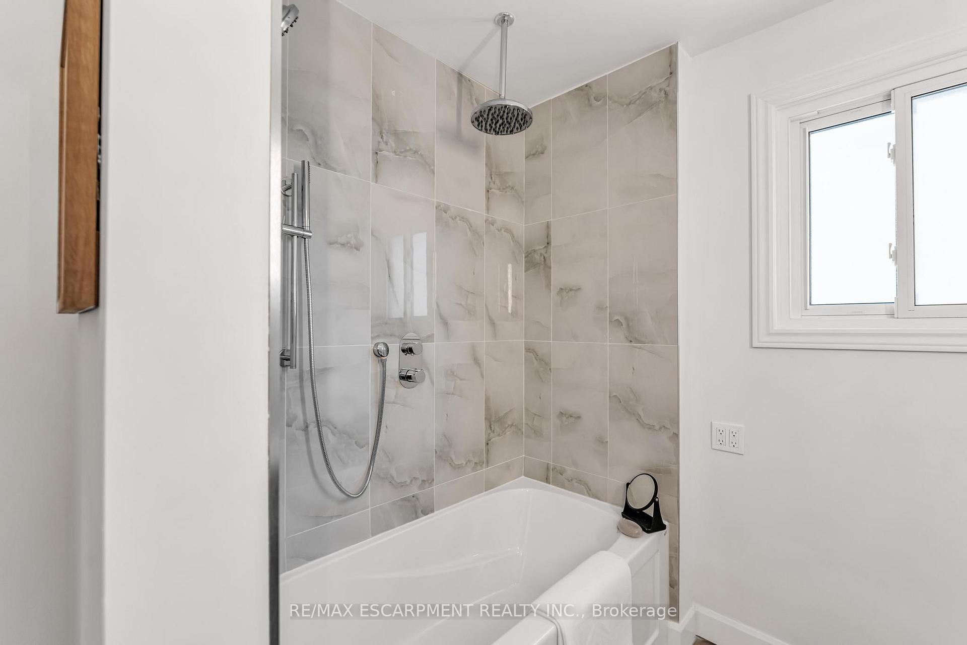 Photo 21 of 7119 Brian Crescent, Niagara Falls, Casey — HOMEH