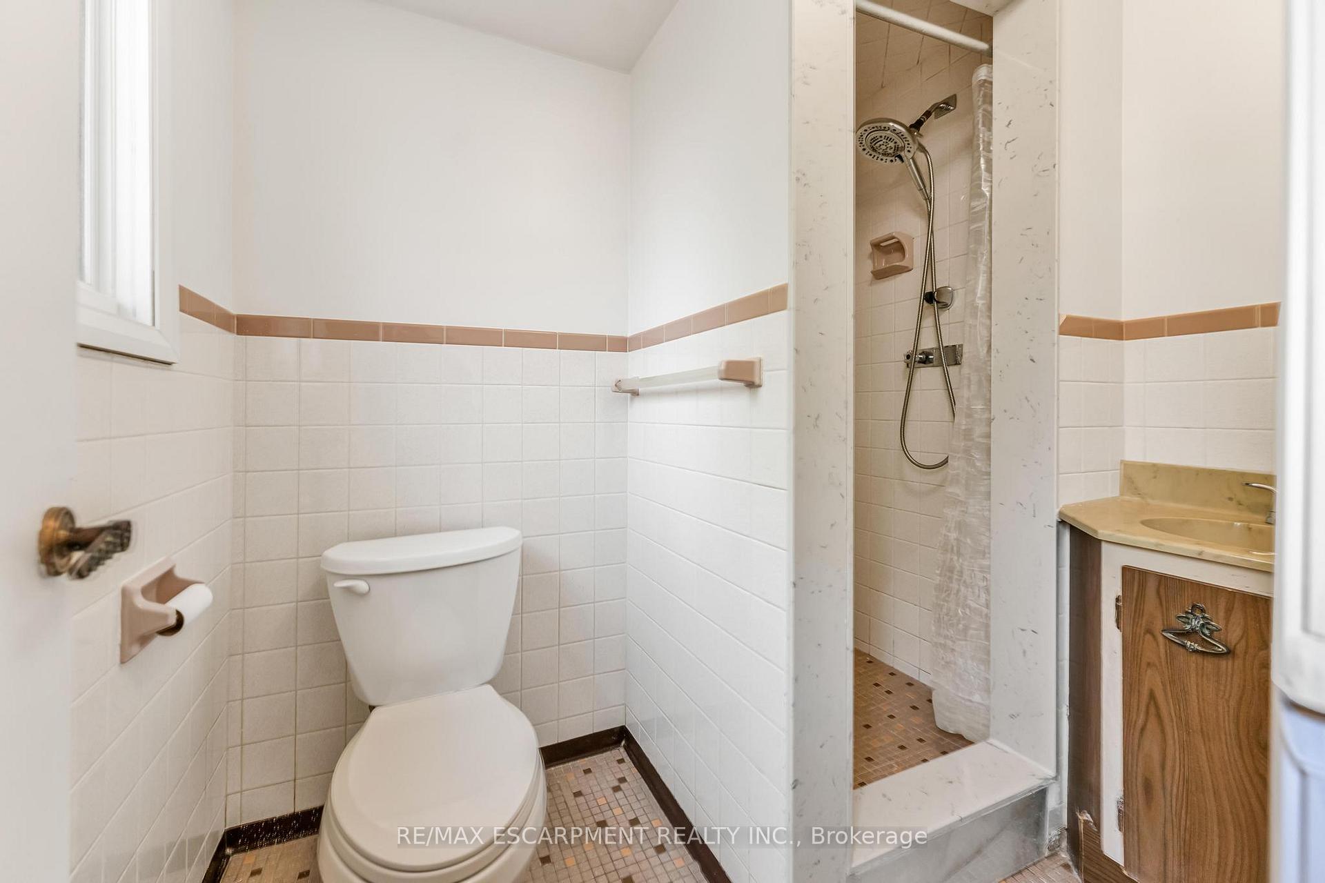 Photo 32 of 7119 Brian Crescent, Niagara Falls, Casey — HOMEH