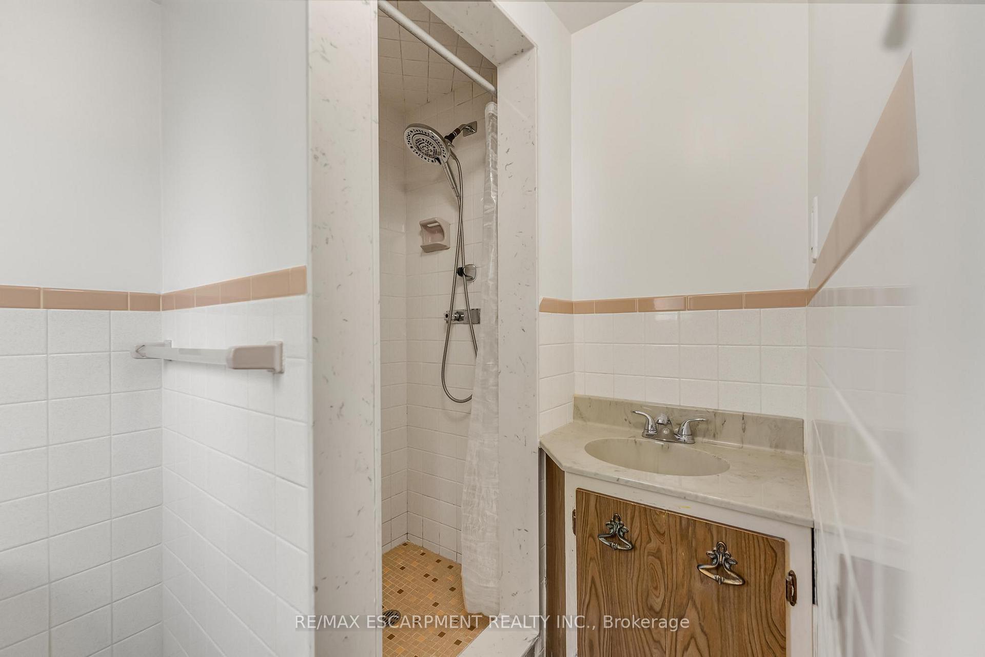 Photo 34 of 7119 Brian Crescent, Niagara Falls, Casey — HOMEH