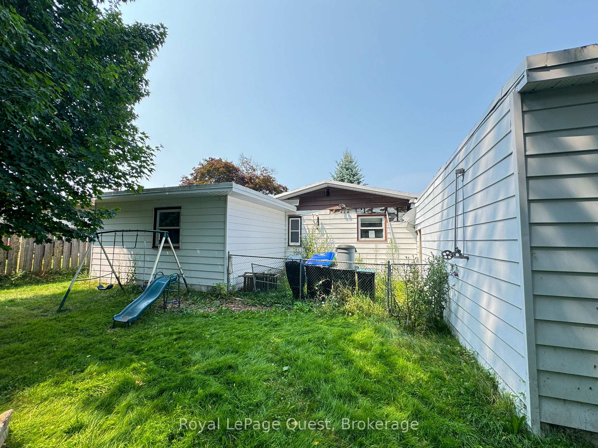 Photo 3 of 231 Barnett Avenue, Midland — HOMEH