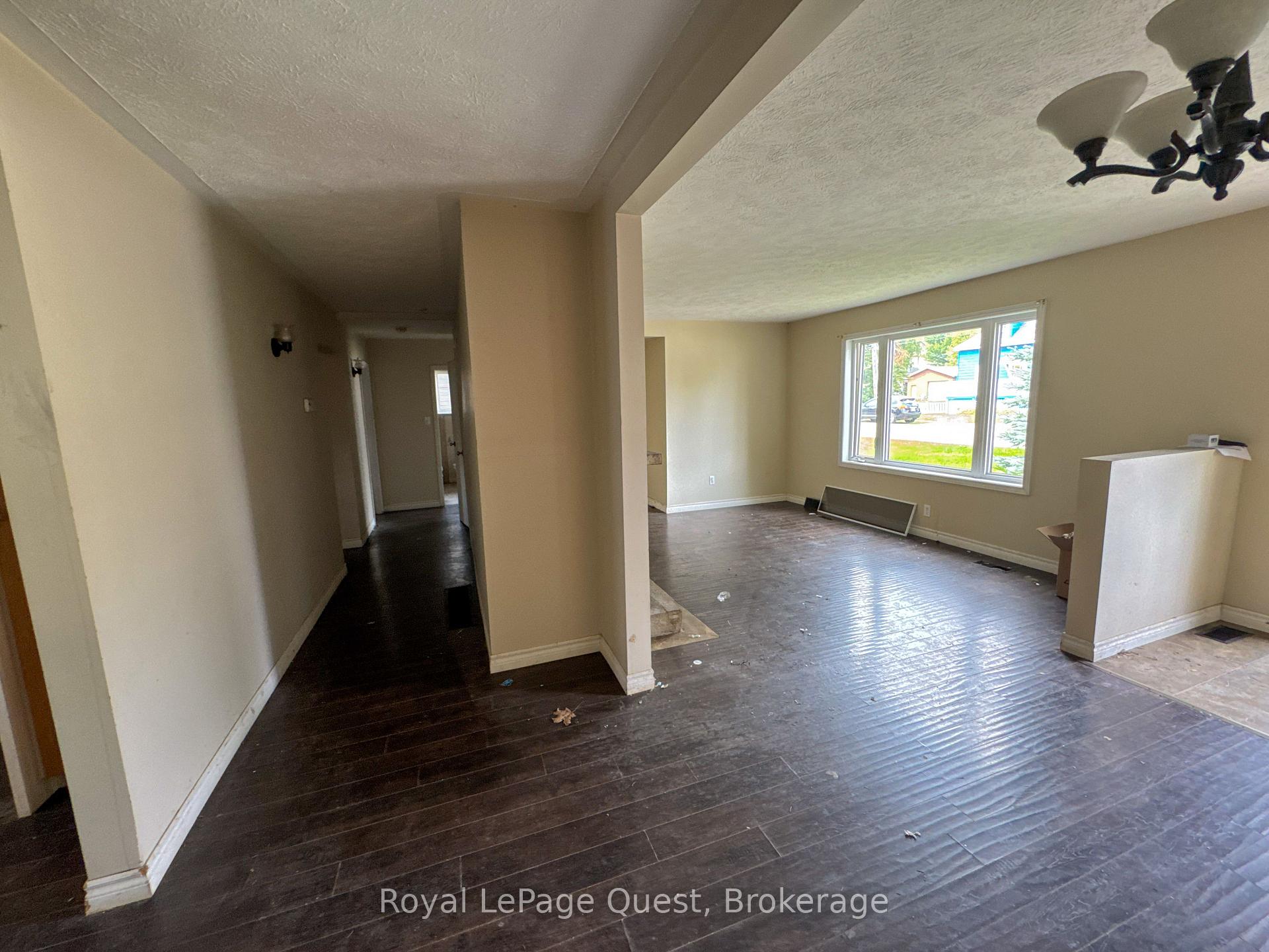 Photo 2 of 231 Barnett Avenue, Midland — HOMEH