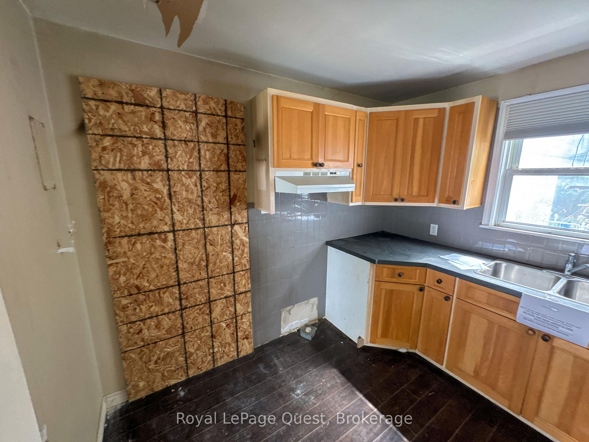 Photo 12 of 231 Barnett Avenue, Midland — HOMEH