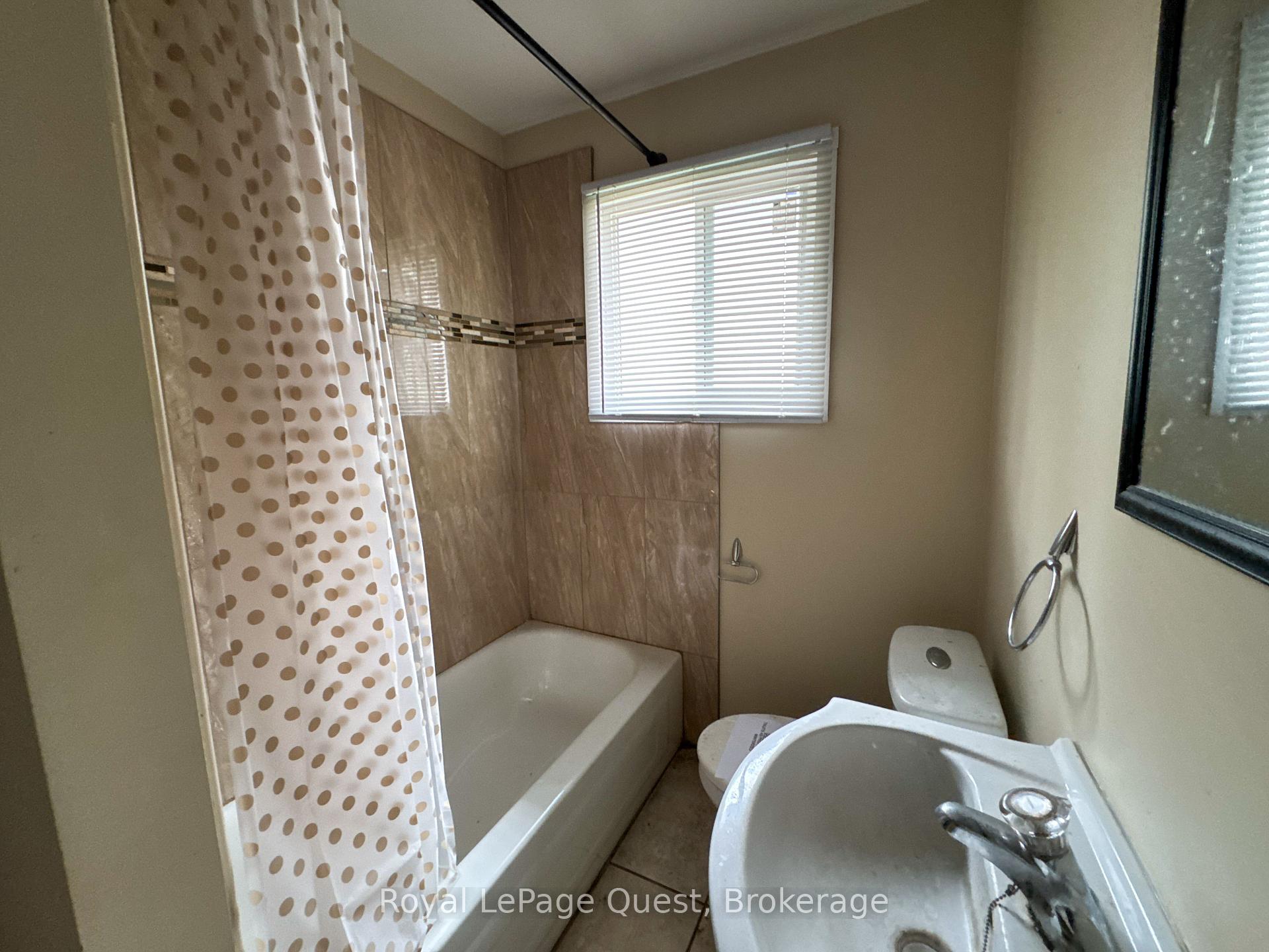 Photo 16 of 231 Barnett Avenue, Midland — HOMEH