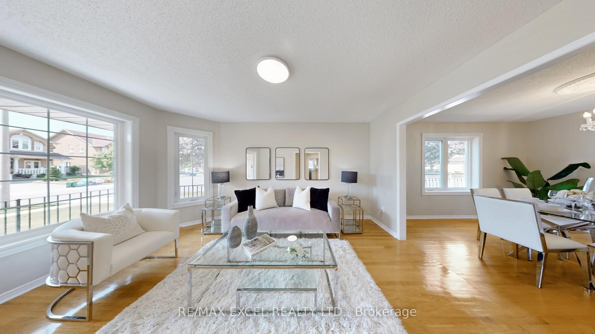 Photo 5 of 8 Macklin Street, Markham, Middlefield — HOMEH