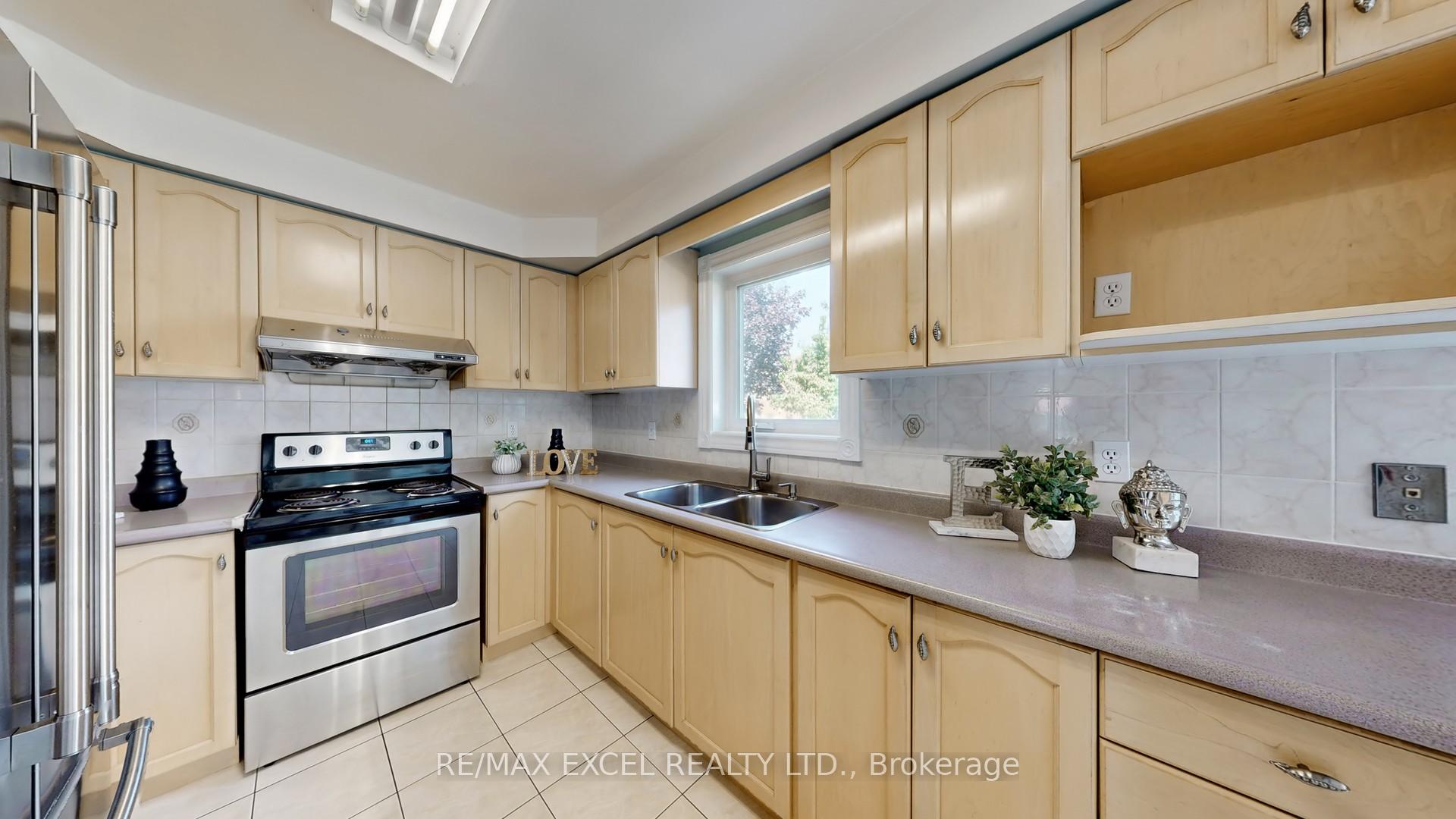 Photo 6 of 8 Macklin Street, Markham, Middlefield — HOMEH