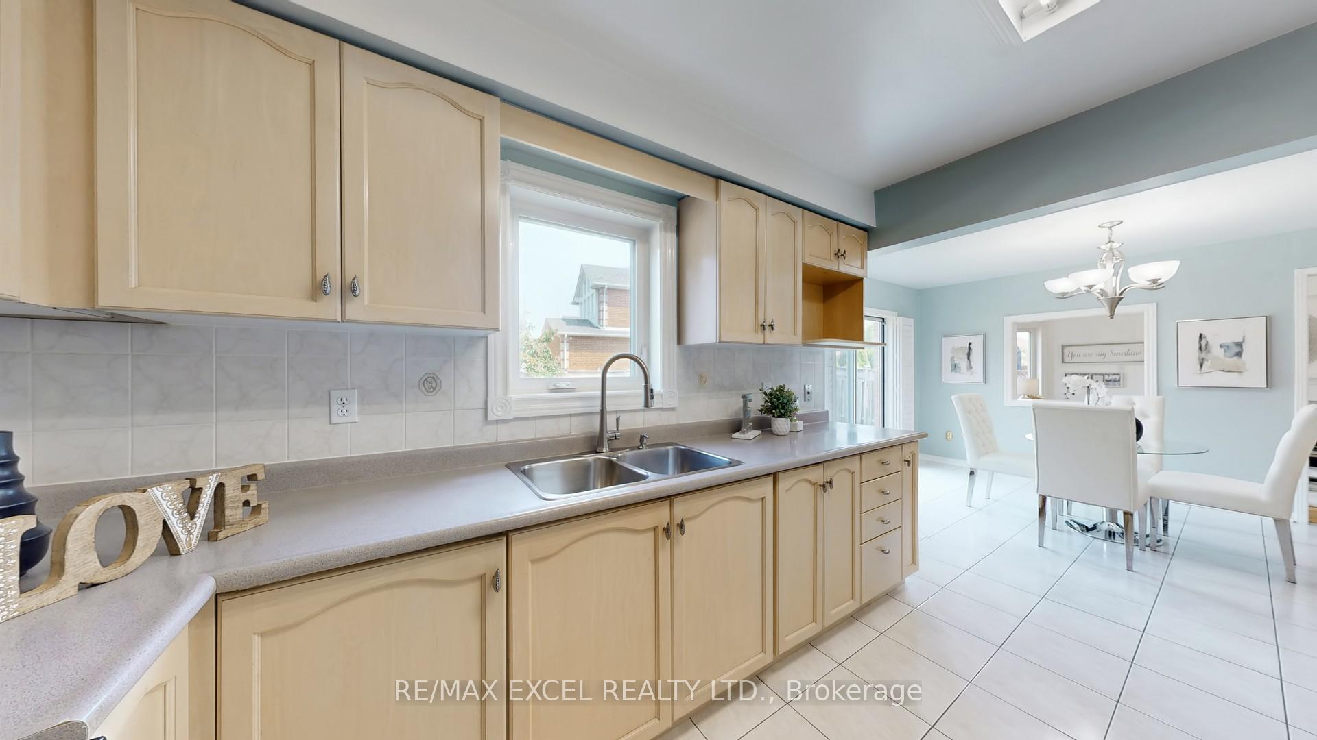 Photo 11 of 8 Macklin Street, Markham, Middlefield — HOMEH